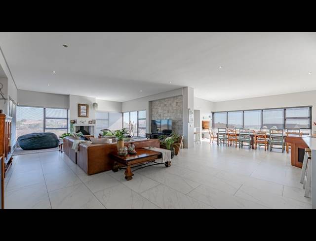 6 BEDROOM HOUSE FOR SALE IN MYBURGH PARK